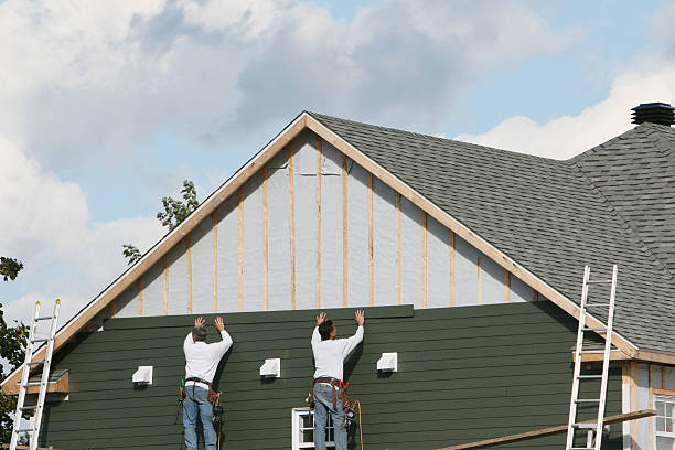 Professional Vinyl Siding technician working in Mickleton, NJ